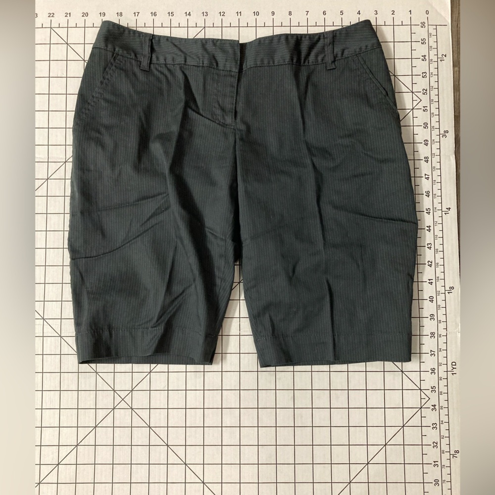The Limited Size 6 Black Pinstriped Sexy Drew Shorts
